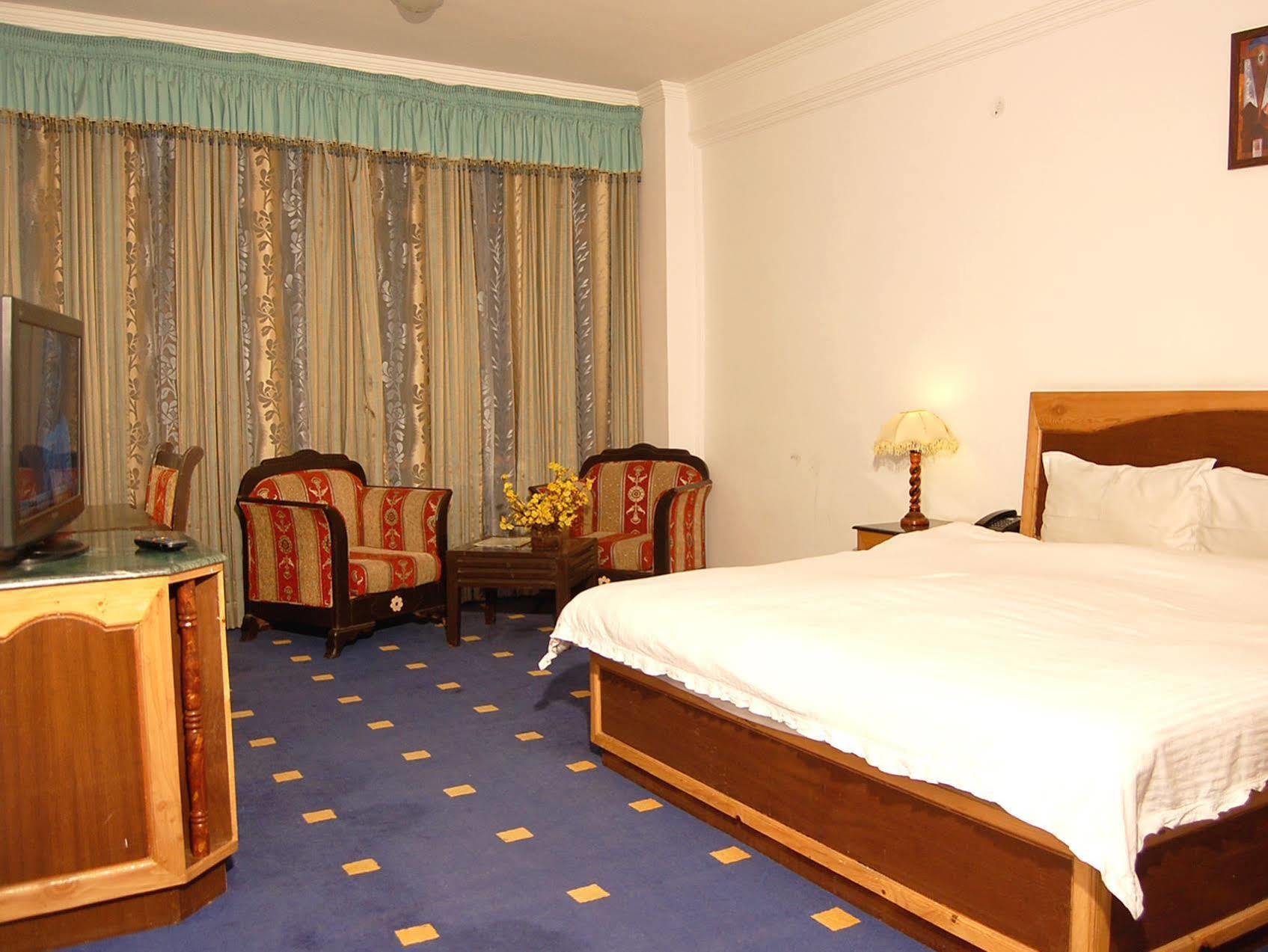 Lords Residency Hotel Manali  Ngoại thất bức ảnh